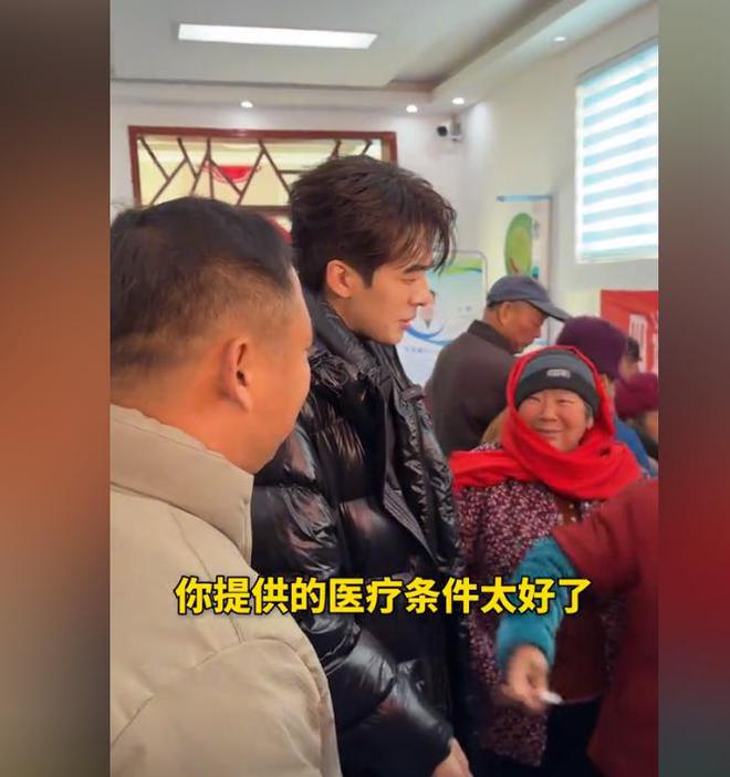 捐赠卫生室村民却让他把钱留着自己花瓦力游戏董先生回老家给465位老人(图11)