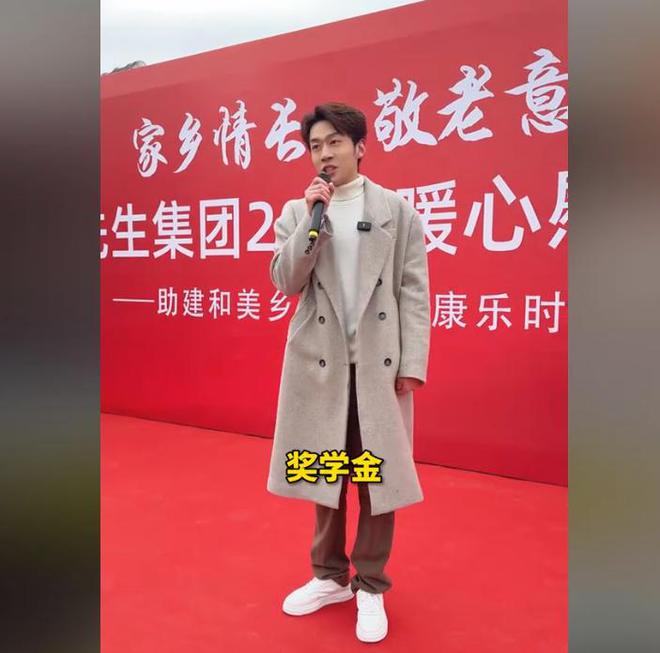 捐赠卫生室村民却让他把钱留着自己花瓦力游戏董先生回老家给465位老人(图20)