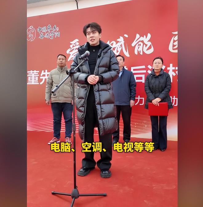 捐赠卫生室村民却让他把钱留着自己花瓦力游戏董先生回老家给465位老人(图17)