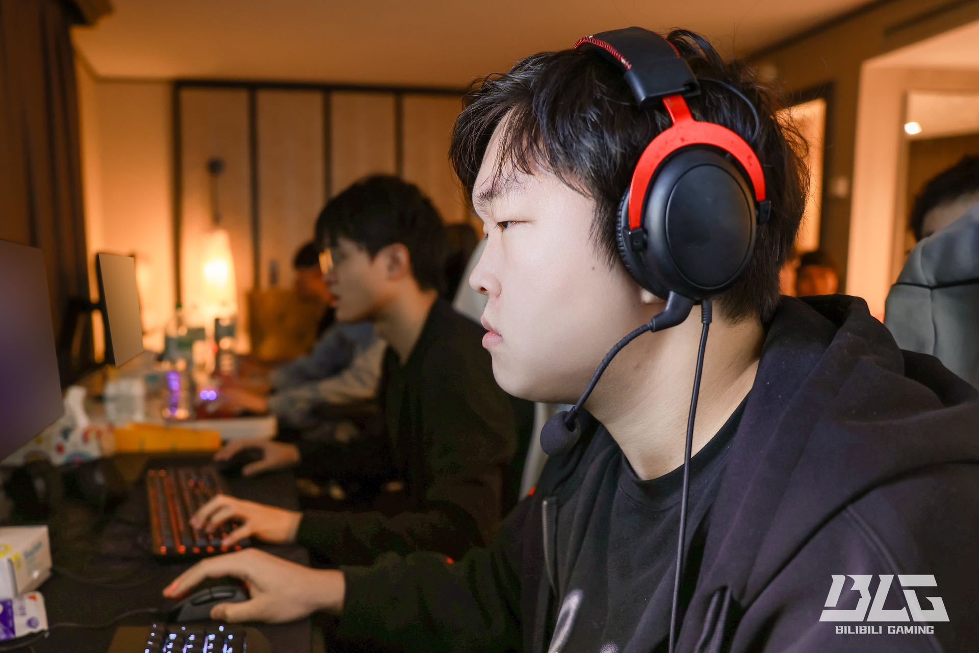 竞椅行业未来助力玩家享受极致体验瓦力娱乐棋牌傲风以技术创新引领电(图4)